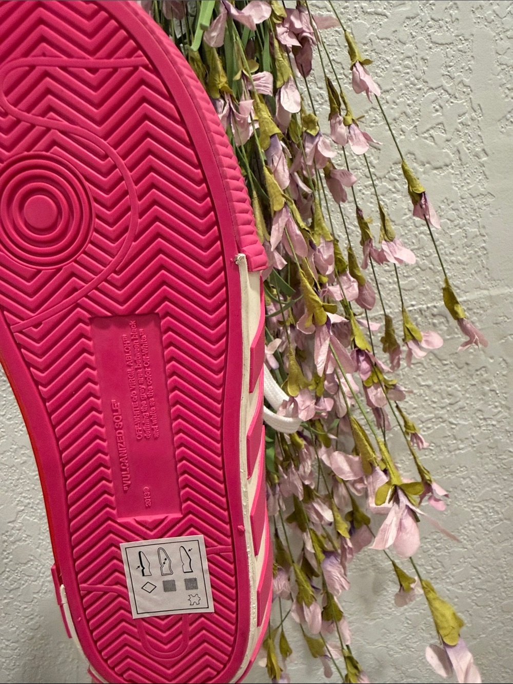 Off-White - Picture 4 of 4